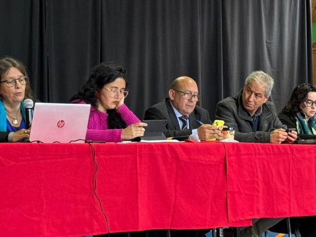 X @ColegioProfes | El presidente del Colegio de Profesores, Mario Aguilar, junto a otras autoridades y dirigentes, en la comisión de Educación de la Cámara de Diputados