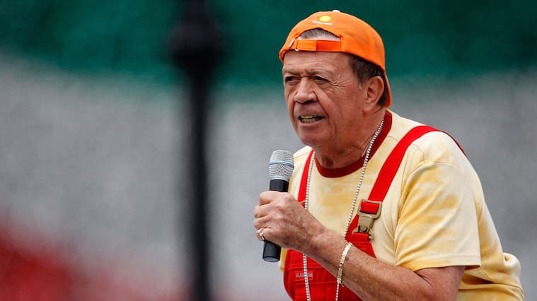 MEXICO CITY, MEXICO - SEPTEMBER 15: TV host and singer Xavier Lopez 'Chabelo' performs during the concert of the 199th anniversary of the Mexican Independence at Zocalo on September 15, 2009 in Mexico City, Mexico. (Photo by Hector Vivas/Jam Media/LatinContent via Getty Images)