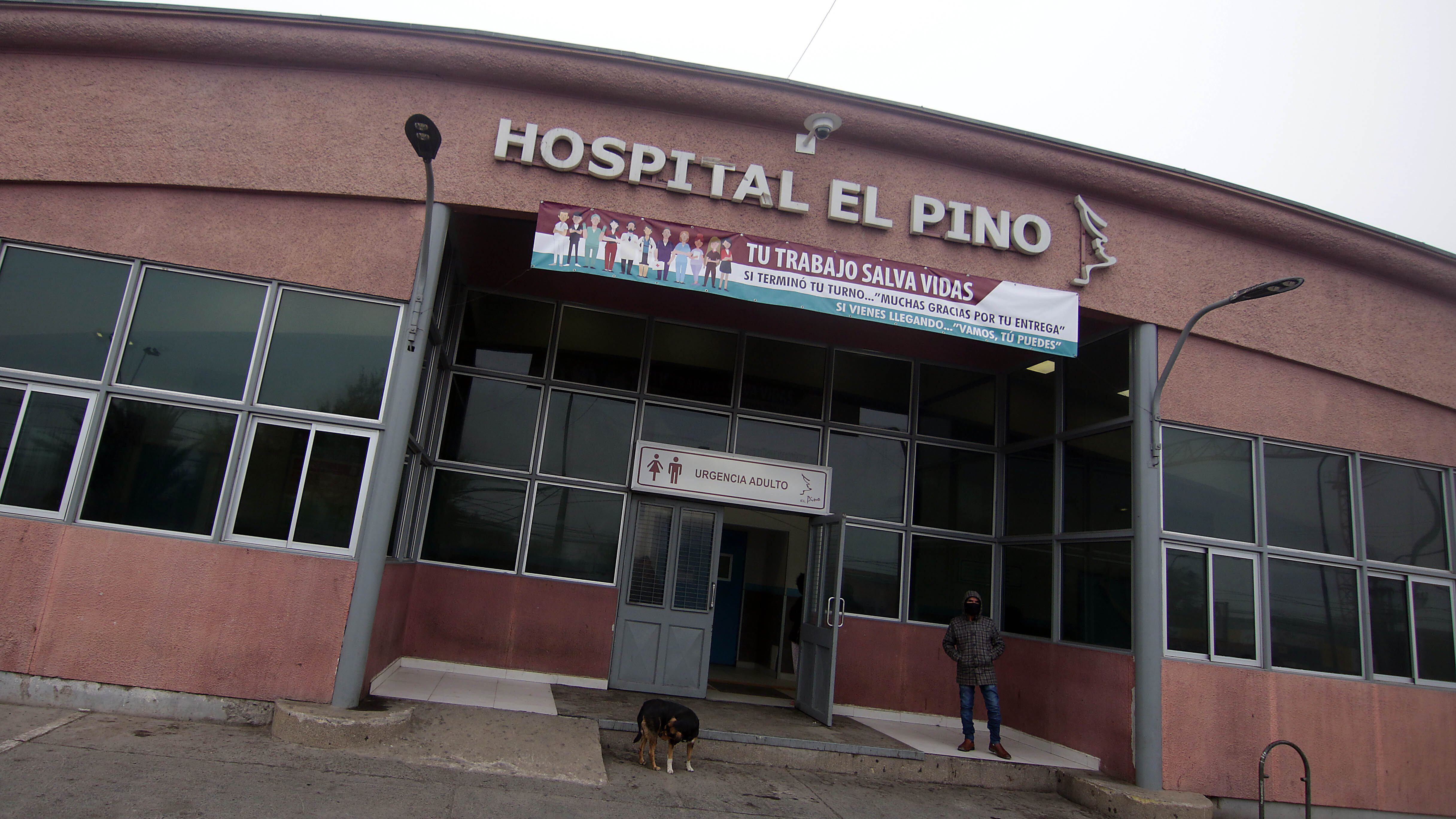 19 de Mayo del 2020/SANTIAGO Fachada del Hospital el Pino de San Bernardo, el cual la noche de ayer vio su urgencia colapsada por gran cantidad de ambulancias con paciente por Covid-19
FOTO: FRANCISCO CASTILLO /AGENCIAUNO