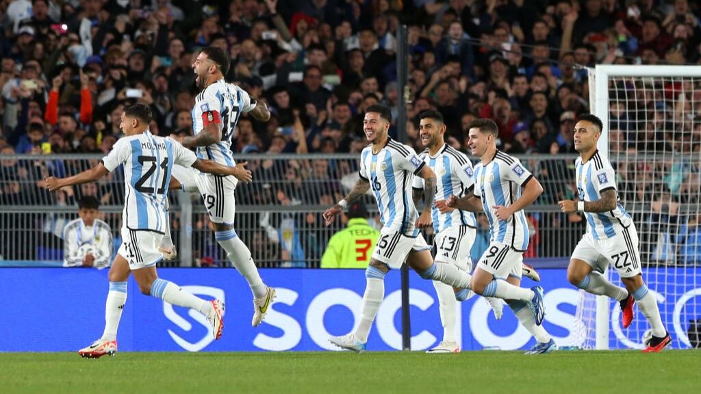 Argentina derrota a Paraguay y continúa su tranco invicto en la ruta eliminatoria al Mundial 2026