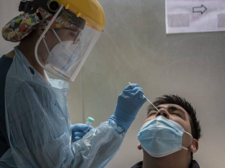 10 de Febrero 2022 / SANTIAGO
Aumenta la demanda de tomas de examen PCR.
FOTO: LUIS FELIPE ARAYA / AGENCIA UNO