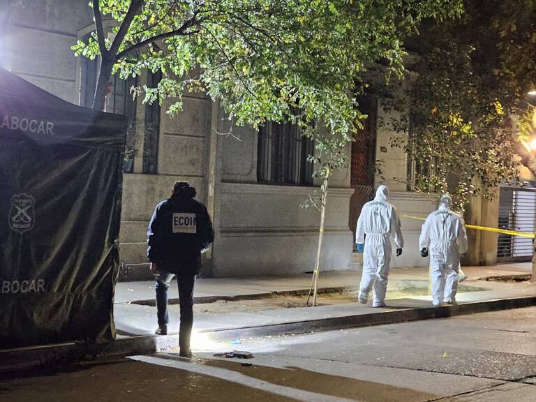 Un muerto y otro detenido: qué se sabe del tiroteo entre dos hombres en Santiago Centro