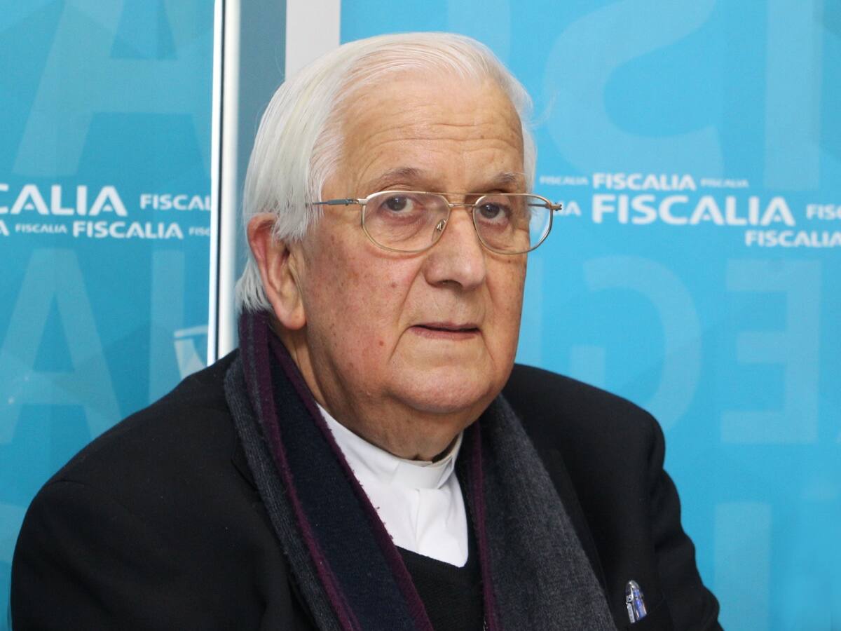 Por delicado estado de salud: internan a obispo emérito de Rancagua Alejandro Goic
