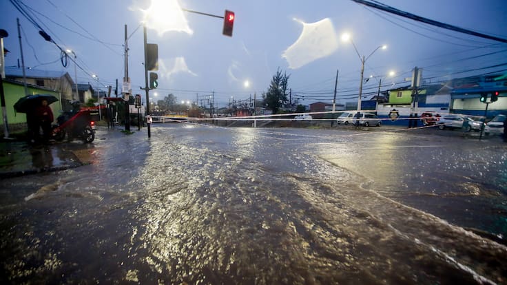 Gobierno reporta cuatro fallecidos por temporal y despliega a las FF.AA.
