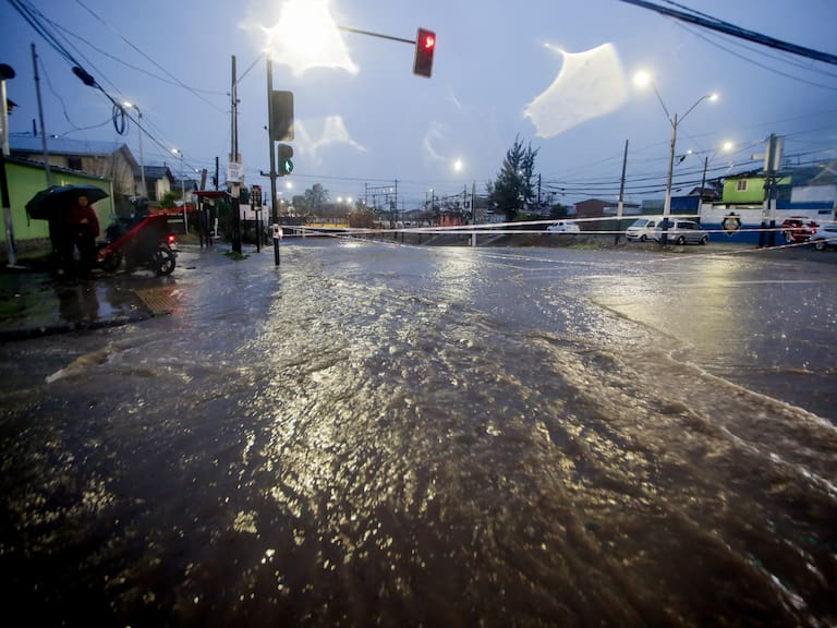Gobierno reporta cuatro fallecidos por temporal y despliega a las FF.AA.