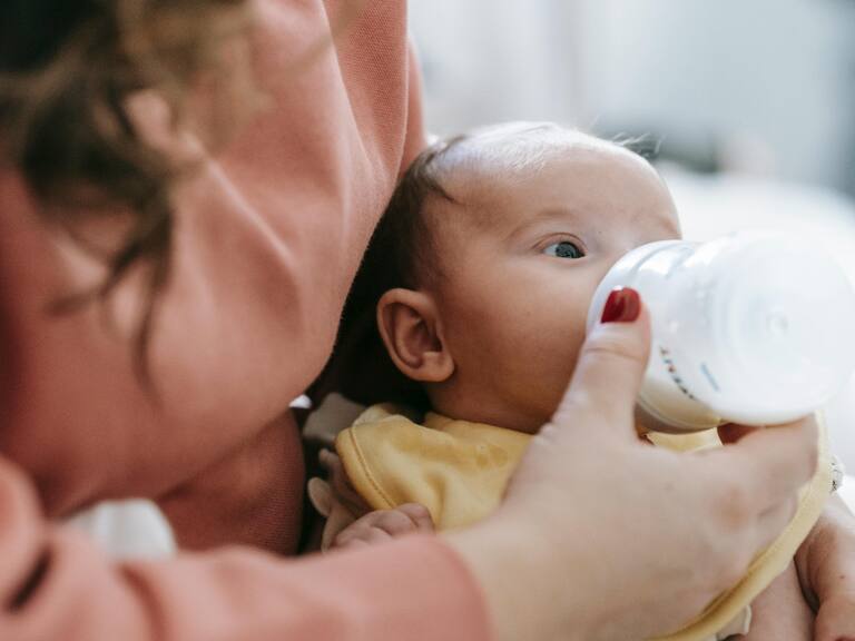 “Conversemos Mamá”: programa gratuito por WhatsApp apoya a embarazadas y madres recientes