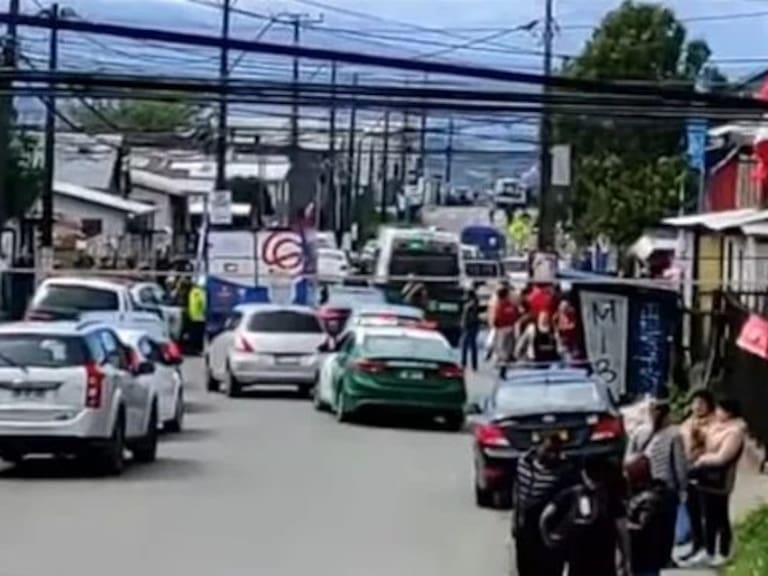 Detienen a 13 personas por atacar a Carabineros durante operativo en Puerto Montt: seis efectivos resultaron lesionados