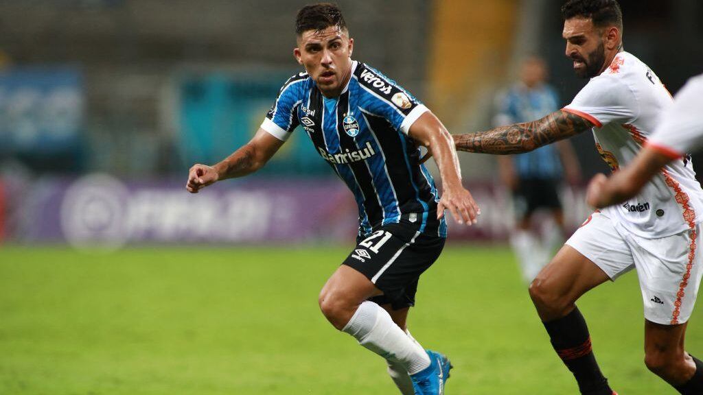 Peru's Ayacucho, Uruguayn Guillermo Firpo (R) and Brazil's Gremio Chilean Cesar Pinares vie for the ball during their Copa Libertadores football tournament second round match at the Arena do Gremio stadium in Porto Alegre, on March 10, 2021. (Photo by SILVIO AVILA / POOL / AFP) (Photo by SILVIO AVILA/POOL/AFP via Getty Images)