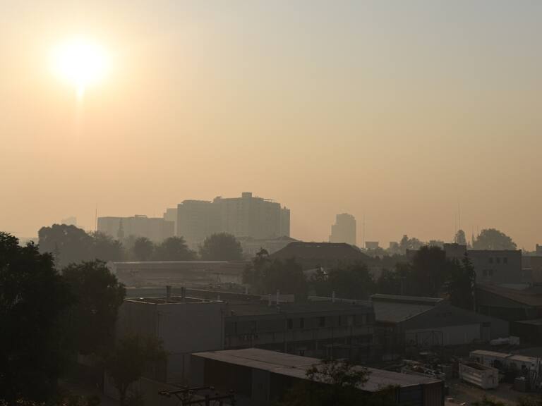 Humo en la Región Metropolitana: Gobierno descarta presencia de gases tóxicos y recomienda no suspender clases