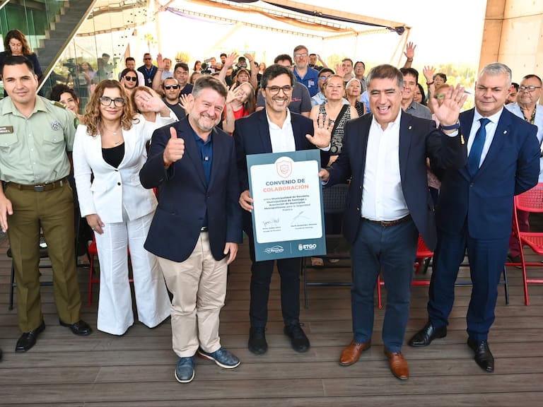 Municipios de Santiago y Recoleta sellan acuerdo