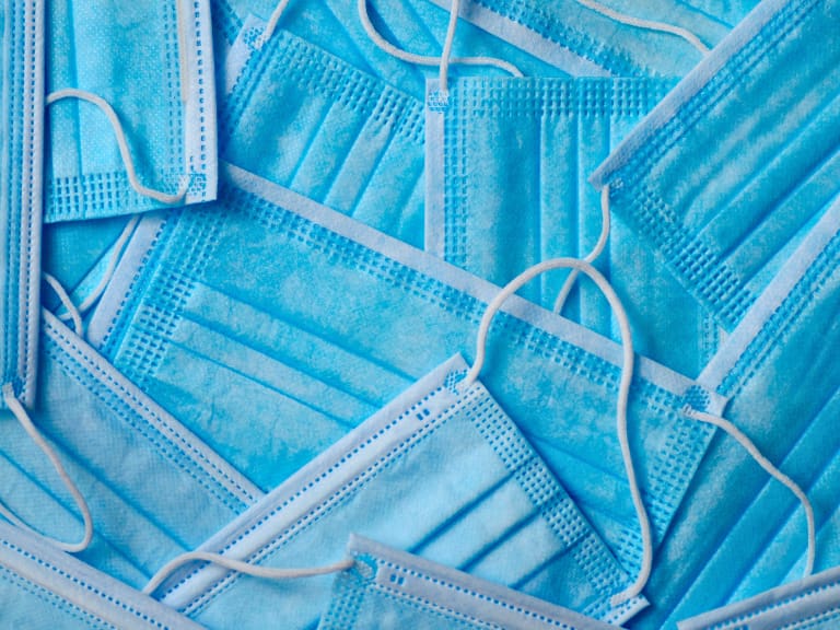 Las mascarillas vuelven a ser obligatorias en Chile: esta es la fecha y los lugares en que regirá la medida