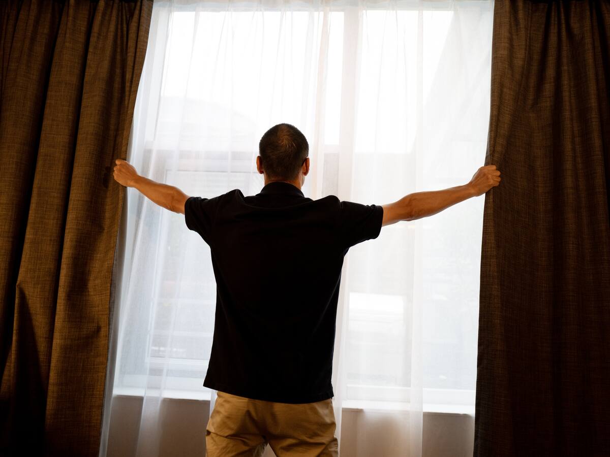 Expertos lo aclararon: ¿Hay que abrir o cerrar las ventanas para reducir el calor en verano?