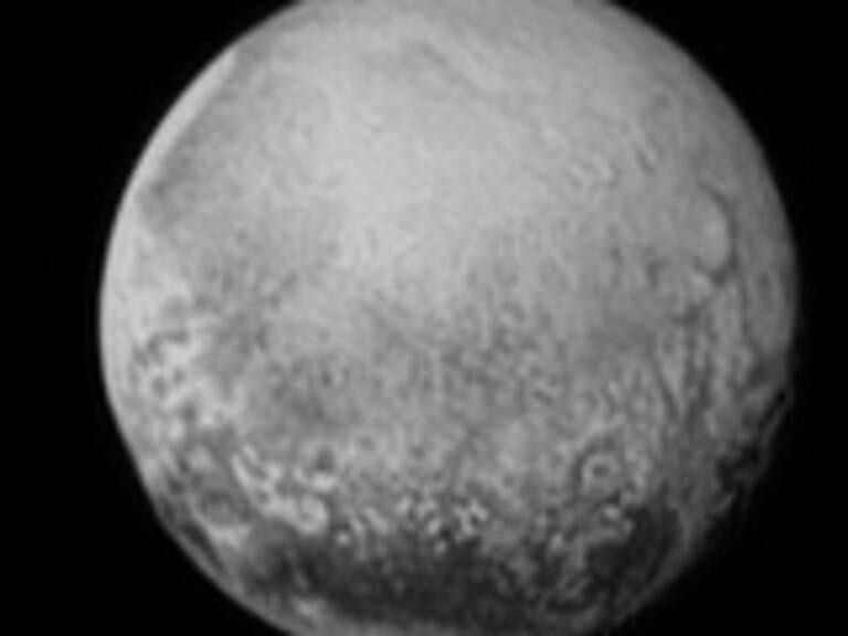 El diámetro de Plutón es equivalente a la distancia entre Arica y Linares