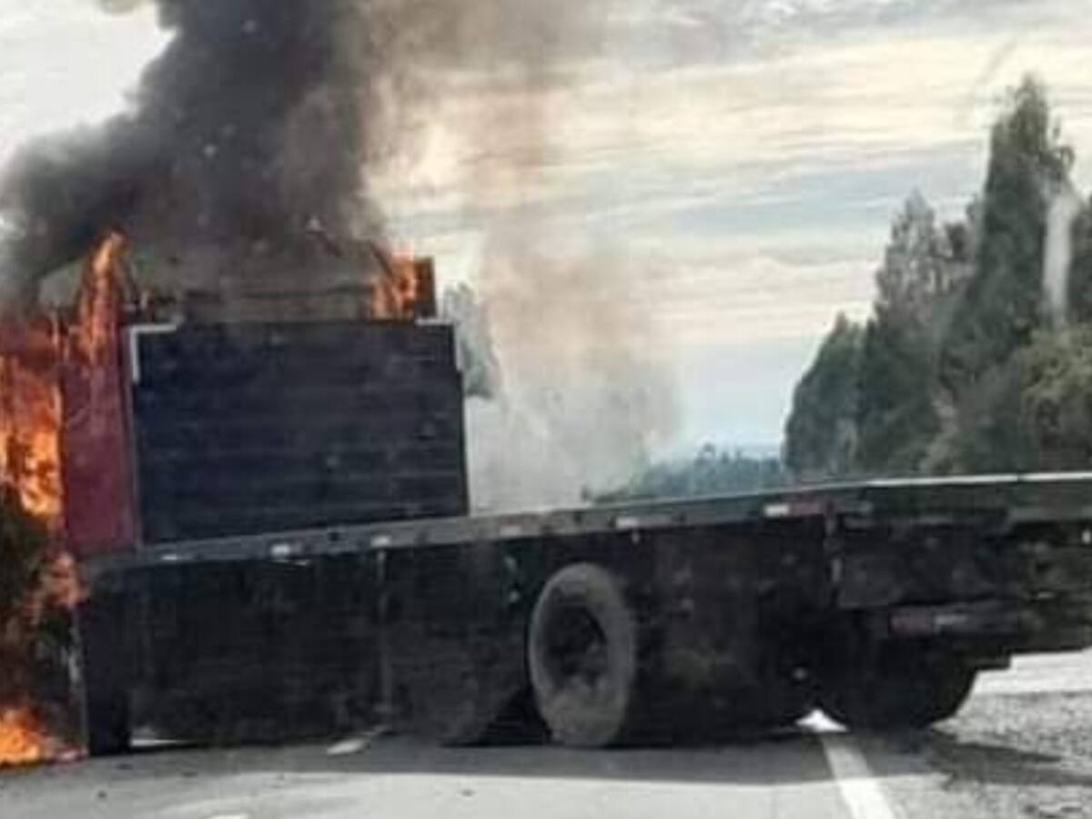 Ataque incendiario en Cañete deja a conductor de camión herido por impacto balístico