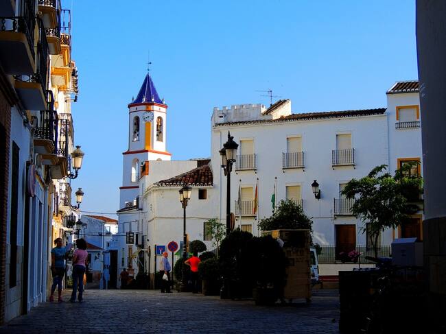 Se observa la Iglesia de la Encarnación de Yunquera en Málaga de España
