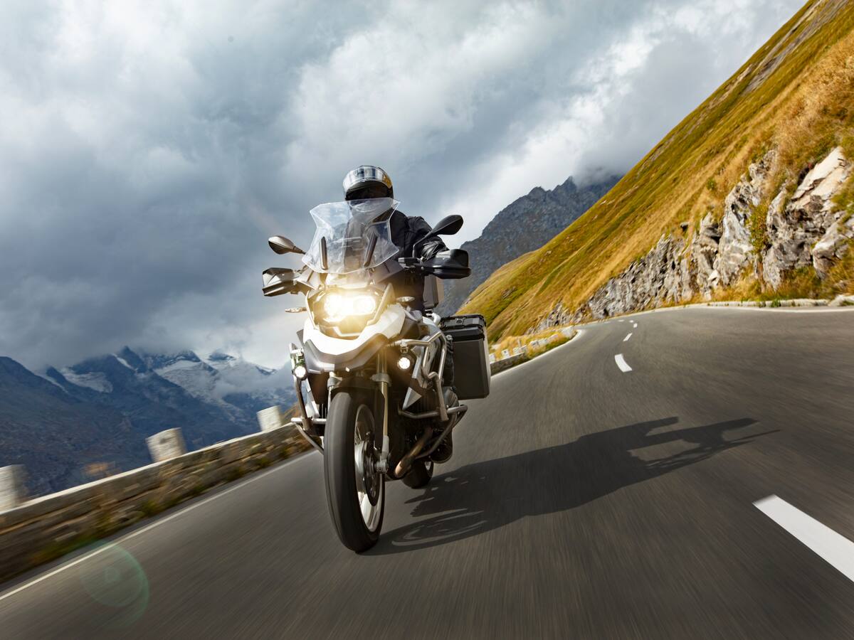 Motoquero chileno muere tras ser impactado por un rayo durante viaje en Bolivia