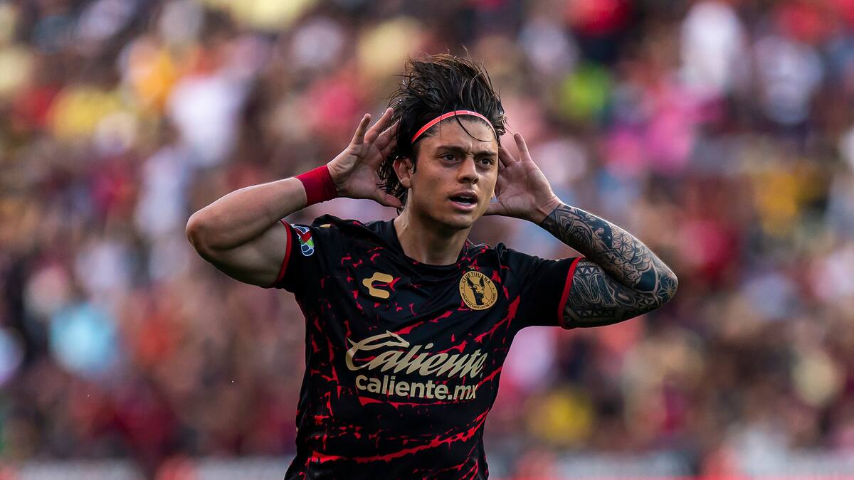 Joaquín Montecinos concreta su regreso al fútbol chileno: el delantero se convirtió en el tercer refuerzo de O’Higgins