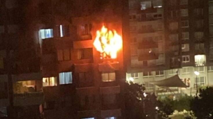 Incendio afecta a edificio de Santiago Centro: 200 personas debieron ser evacuadas