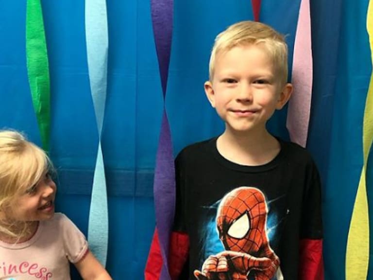 El noble gesto de Chris Evans con pequeño que salvó a su hermana del ataque de un perro