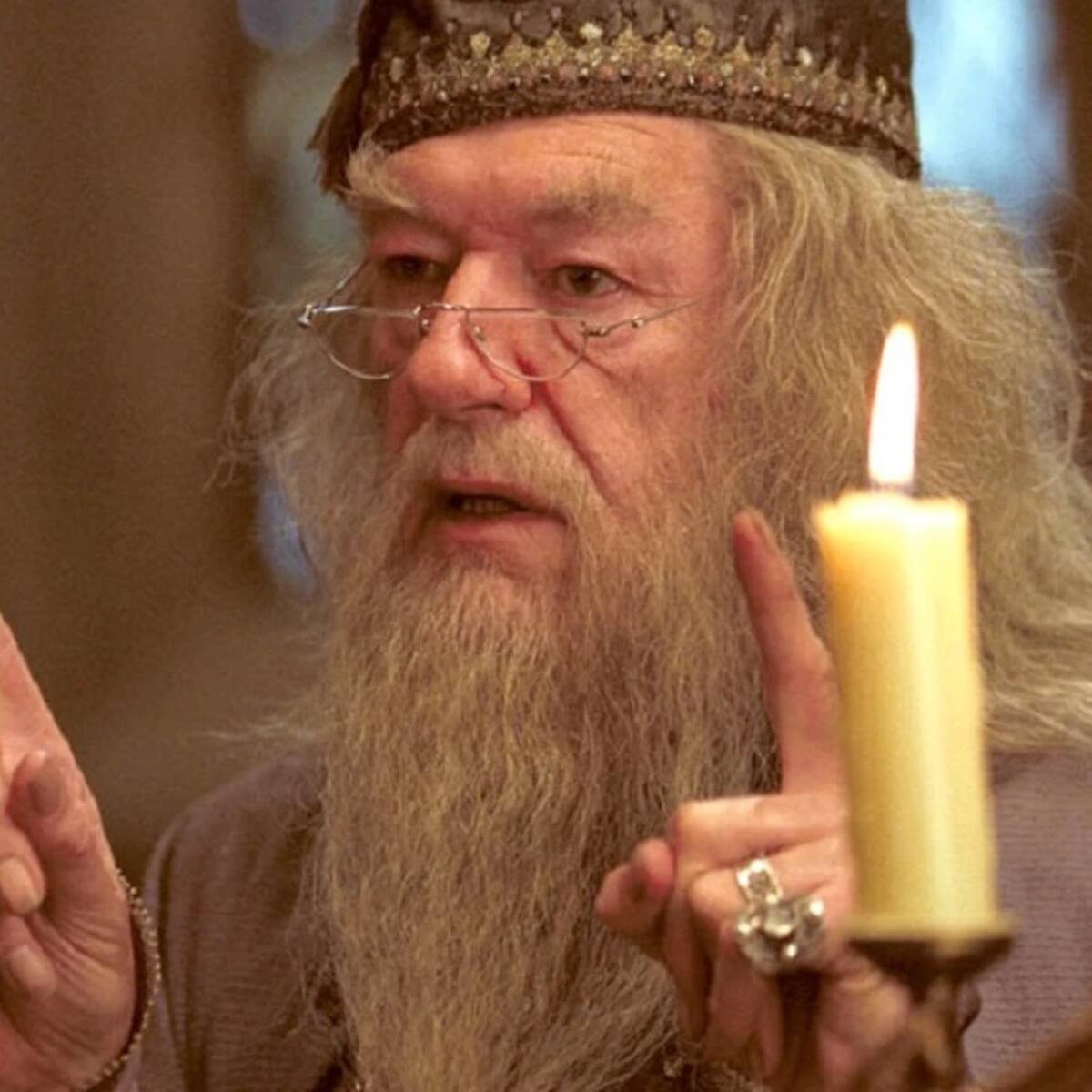 «La felicidad se puede hallar hasta en los más oscuros momentos»: la mejores frases de Albus Dumbledore, personificado por Michael Gambon