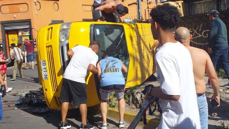 Impactantes registros muestran el pánico tras fatal choque en Recoleta: vecinos corrieron a rescatar a niños del furgón escolar