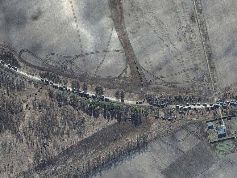 Un convoy ruso de más de 60 kilómetros se dirige a Kiev tras salir desde territorio bielorruso