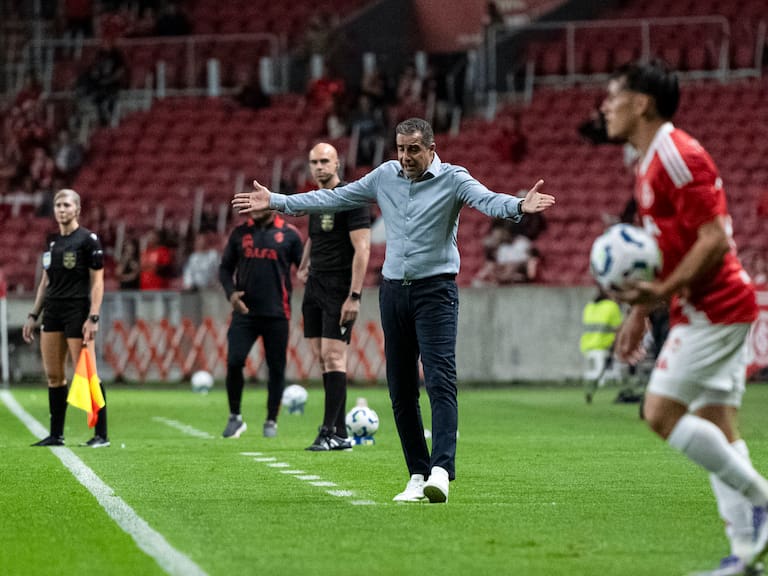 Entrenador europeo se perfila como candidato principal para reemplazar a Álvarez en la U