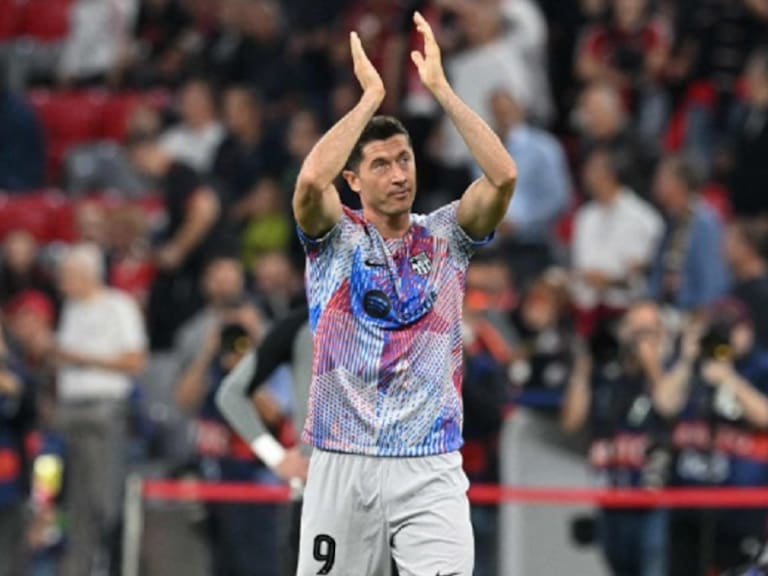 «Gracias, Robert»: el tremendo recibimiento de la hinchada del Bayern Munich al polaco Lewandowski