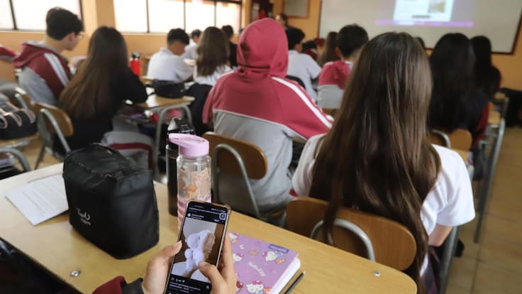 Guía para cuidar los vínculos: puntos claves para comprender la ley que prohibe los teléfonos celulares en colegios