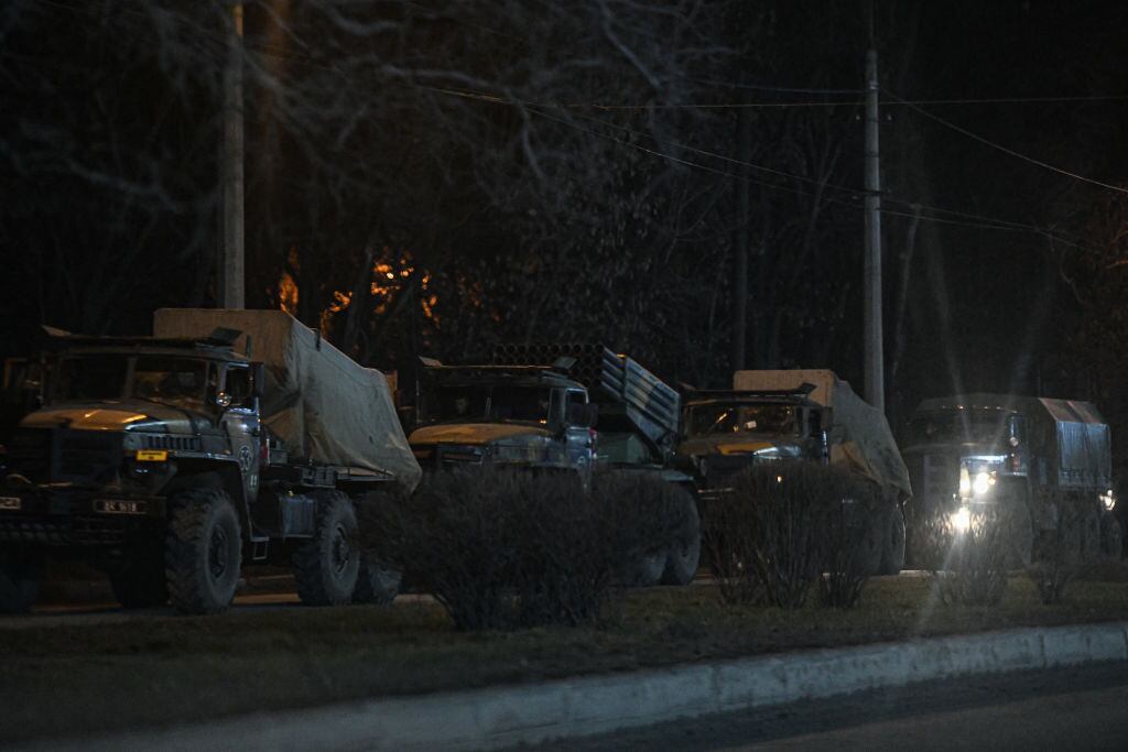Tropas y armamento ruso hace ingreso a la zona del Donbás