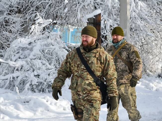 Soldados ucranianos vigilan frontera con Rusia en la región de Donetsk