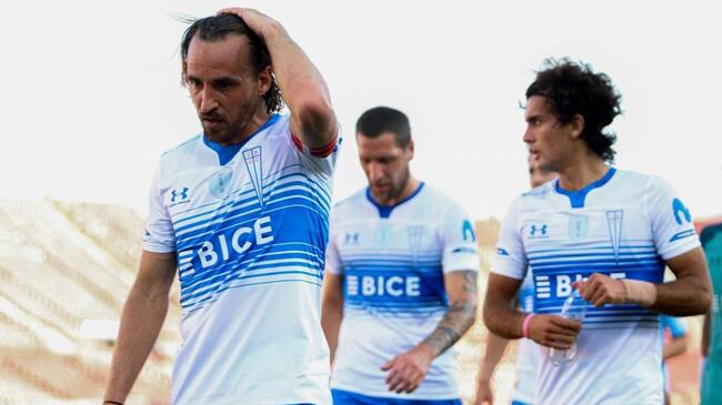23 DE DICIEMBRE DE 2020/SANTIAGOJugadores de Universidad Catolica al terminar el primer tiempo, Jose Pedro Fuenzalida (i) se lamenta, durante el partido valido por vigŽsimo primera fecha del Campeonato Nacional AFP PlanVital 2020, entre Universidad de Chile y Universidad Cat—lica, disputado en el Estadio Nacional.
FOTO: SEBASTIAN ORIA/AGENCIAUNO