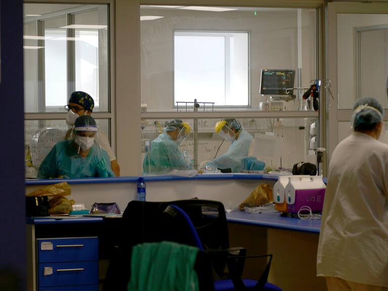29 MARZO 2020 / IQUIQUEUna jornada diaria de la sala UCI del hospital durante la cuarentena total por la emergencia sanitaria que ha provocado el coronavirus pandemia Covid-19 en todo el pas .
FOTO: CRISTIAN VIVERO BOORNES/AGENCIAUNO