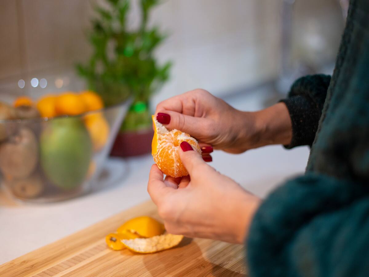 Cáscaras de mandarina en puertas y ventanas: por qué este truco casero está ganando popularidad