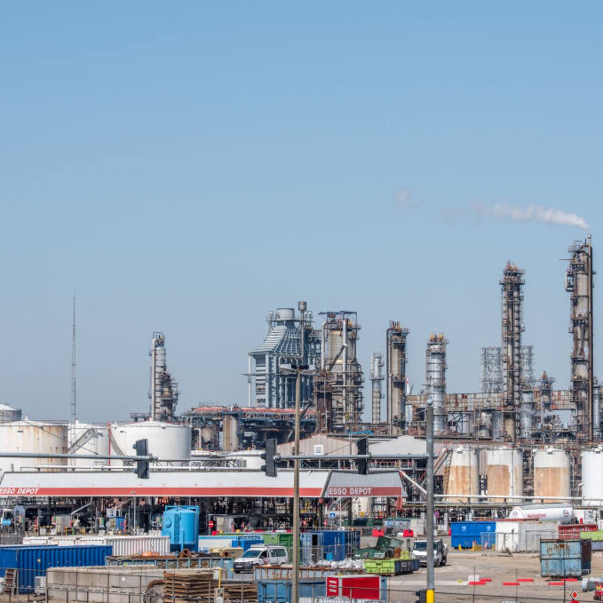 Petróleo sigue bajando tras acuerdo entre EE.UU. e Irán y se acerca a niveles previos al conflicto