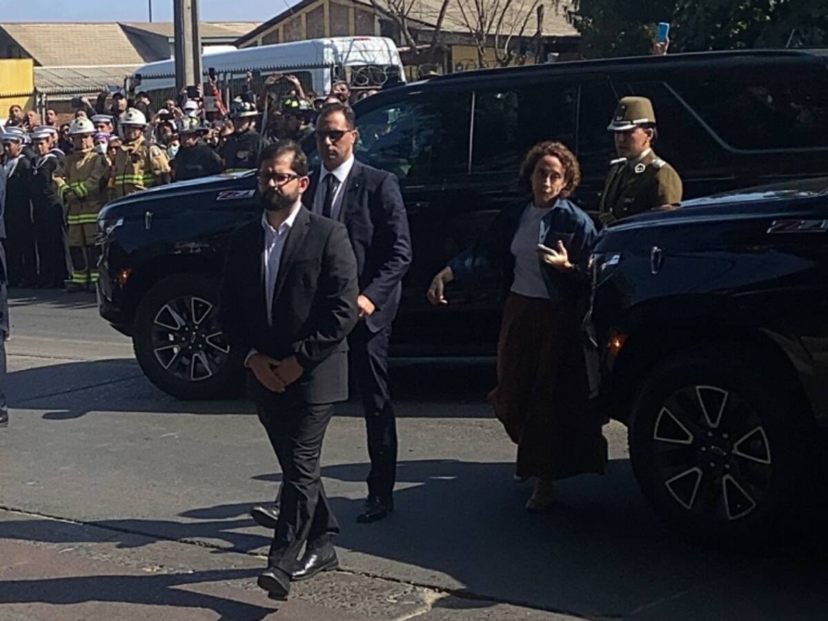 Presidente Boric participa del funeral de la carabinera Rita Olivares en Quilpué en medio de tenso ambiente