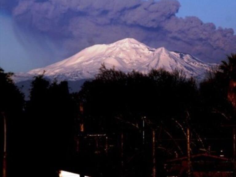 Sernageomin aumenta a 3 km radio de peligro por actividad de volcán Chillán