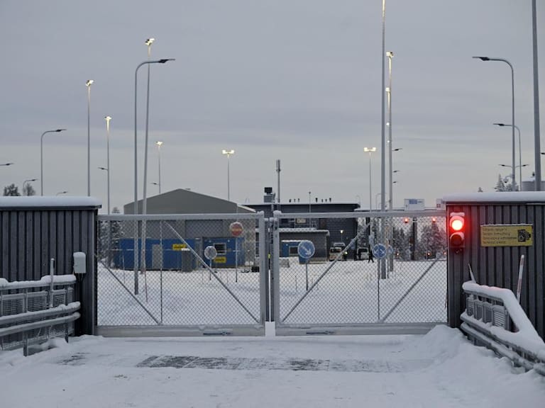 Las puertas cerradas en el paso Raja-Jooseppi en la frontera Finlandia-Rusia