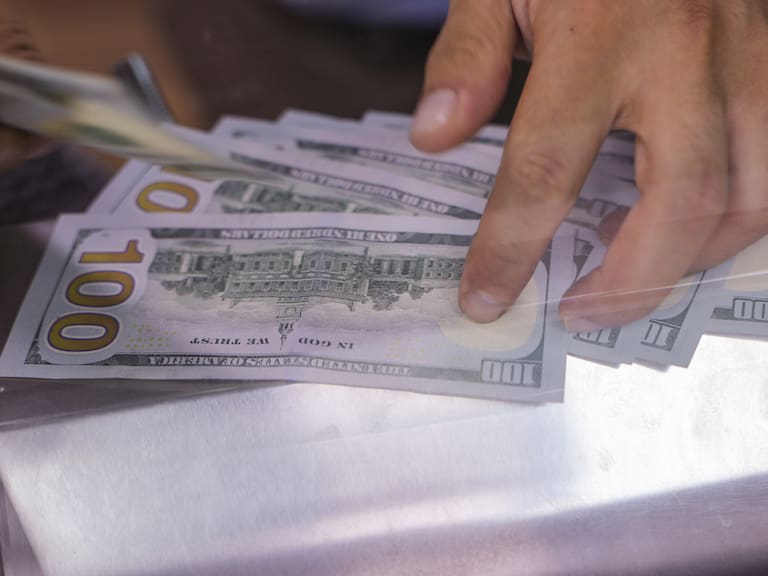 Dólar en Chile: divisa abre al alza y apunta sobre los $855