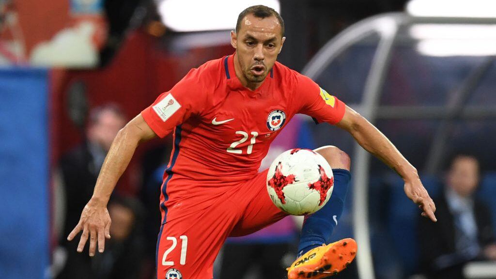 Chile's midfielder Marcelo Diaz controls the ball during the 2017 Confederations Cup final football match between Chile and Germany at the Saint Petersburg Stadium in Saint Petersburg on July 2, 2017. / AFP PHOTO / Kirill KUDRYAVTSEV        (Photo credit should read KIRILL KUDRYAVTSEV/AFP via Getty Images)
