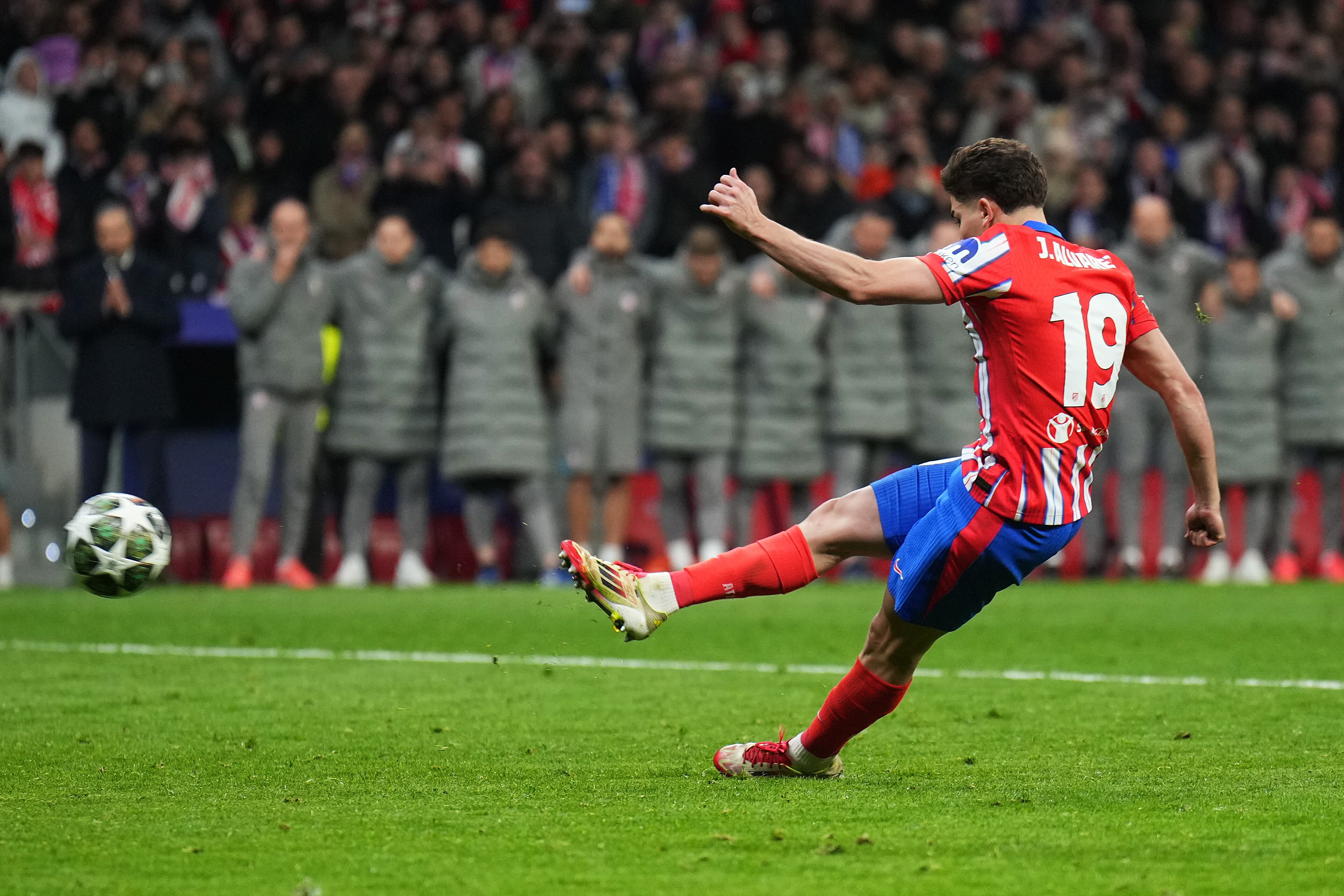 Redes sociales estallaron con el ‘robo’ al Atlético Madrid ante el Real Madrid | Getty Images
