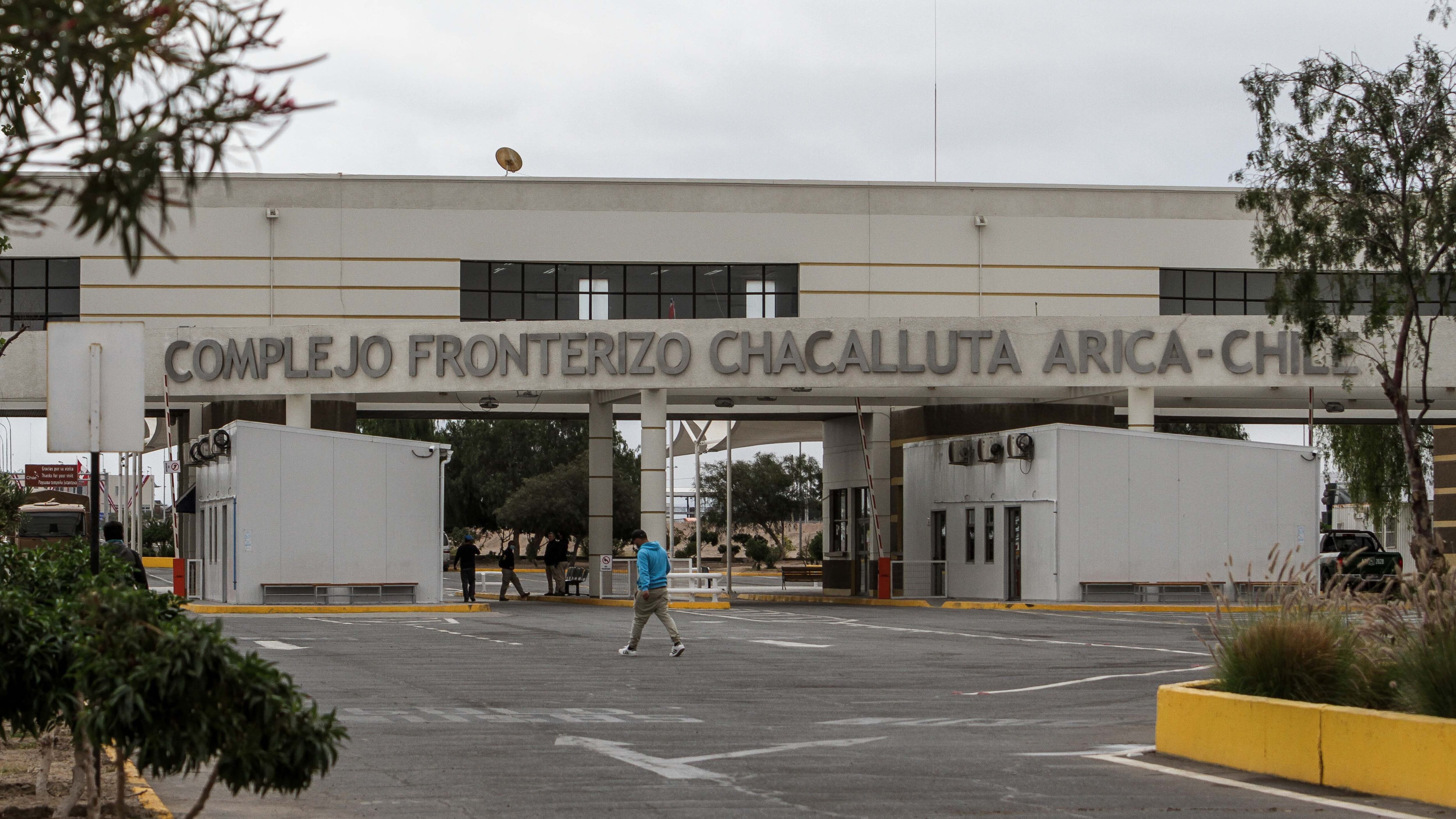 Pasos terrestres seguirán cerrados ante variante ómicron del covid-19
