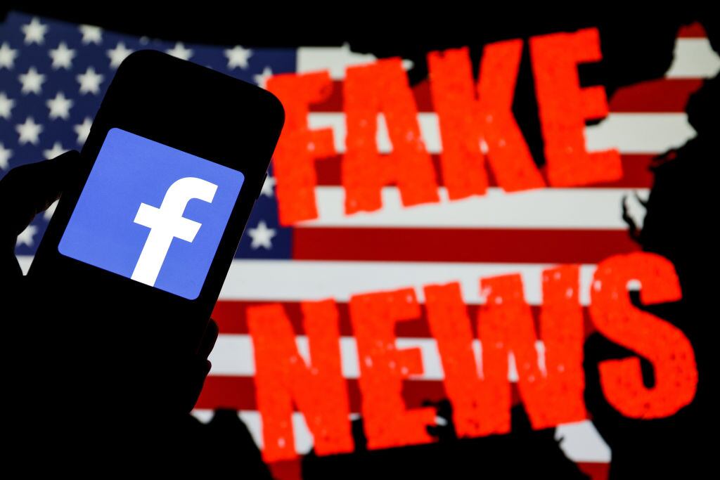 Imagen ilustrativa de la difusión de noticias falsas a través de Facebook