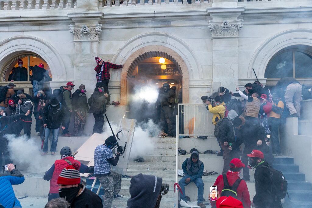 Grupos de ultraderecha atacaron el Capitolio de Estados Unidos