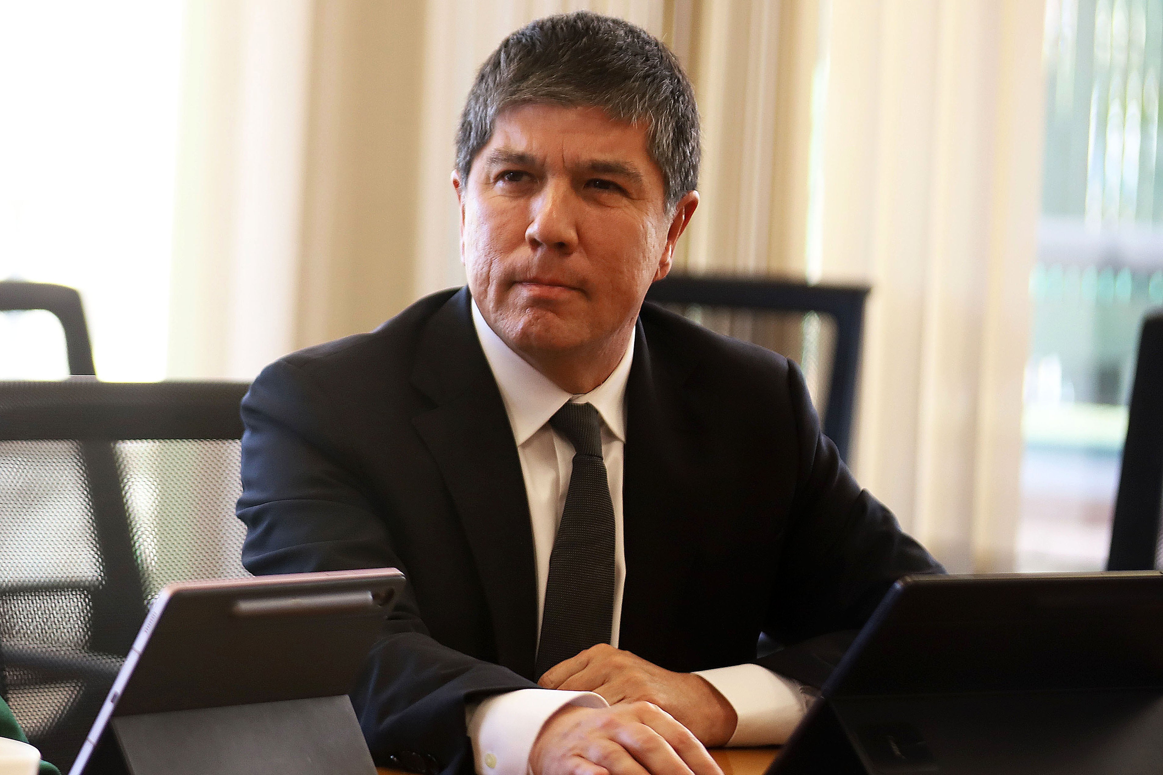 Garzón clave del caso Monsalve salió de Chile y está inubicable: defensa apunta a “contradicciones” en sus declaraciones