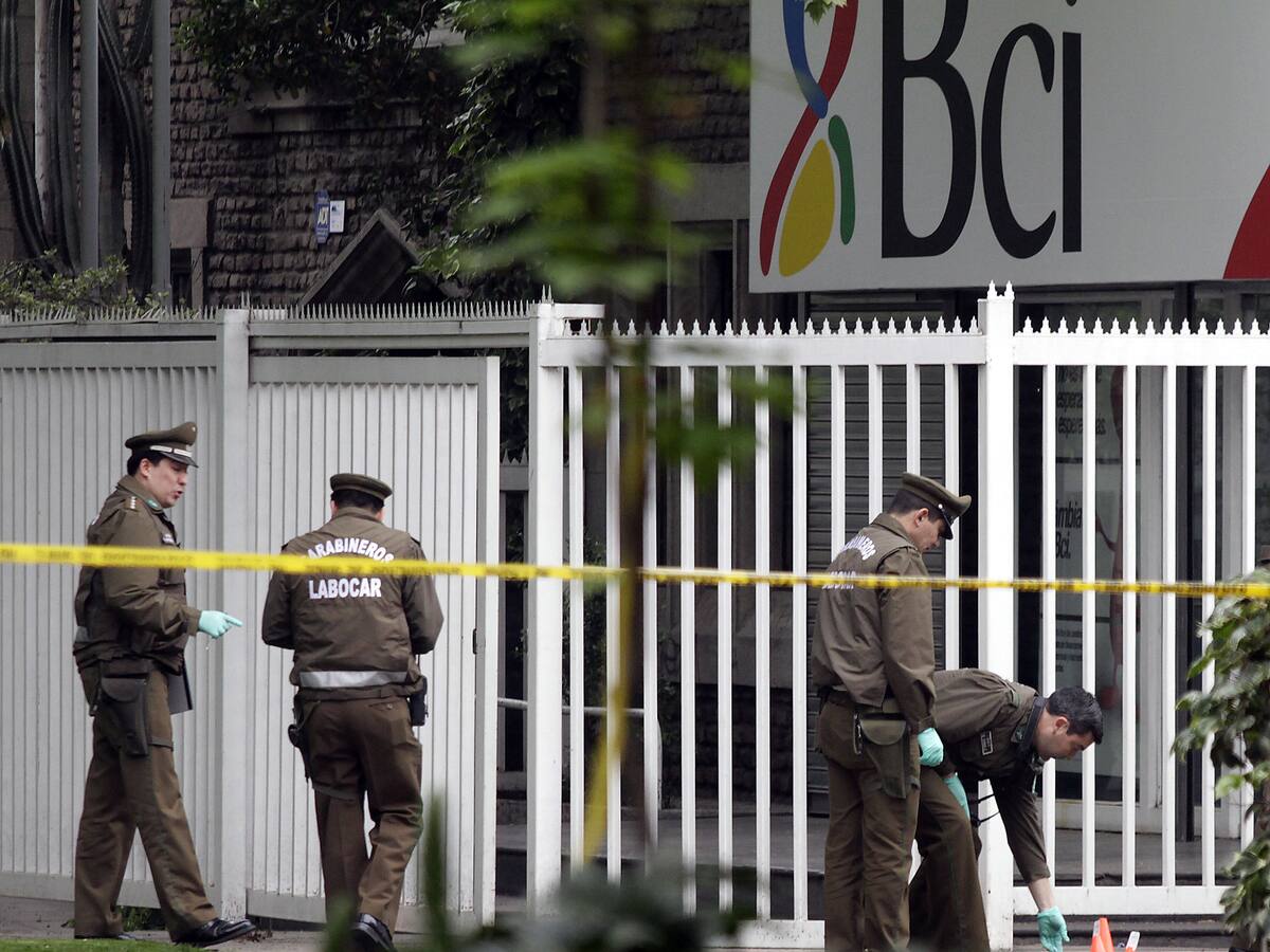 Solitario delincuente armado intenta robar sucursal de banco en Renca