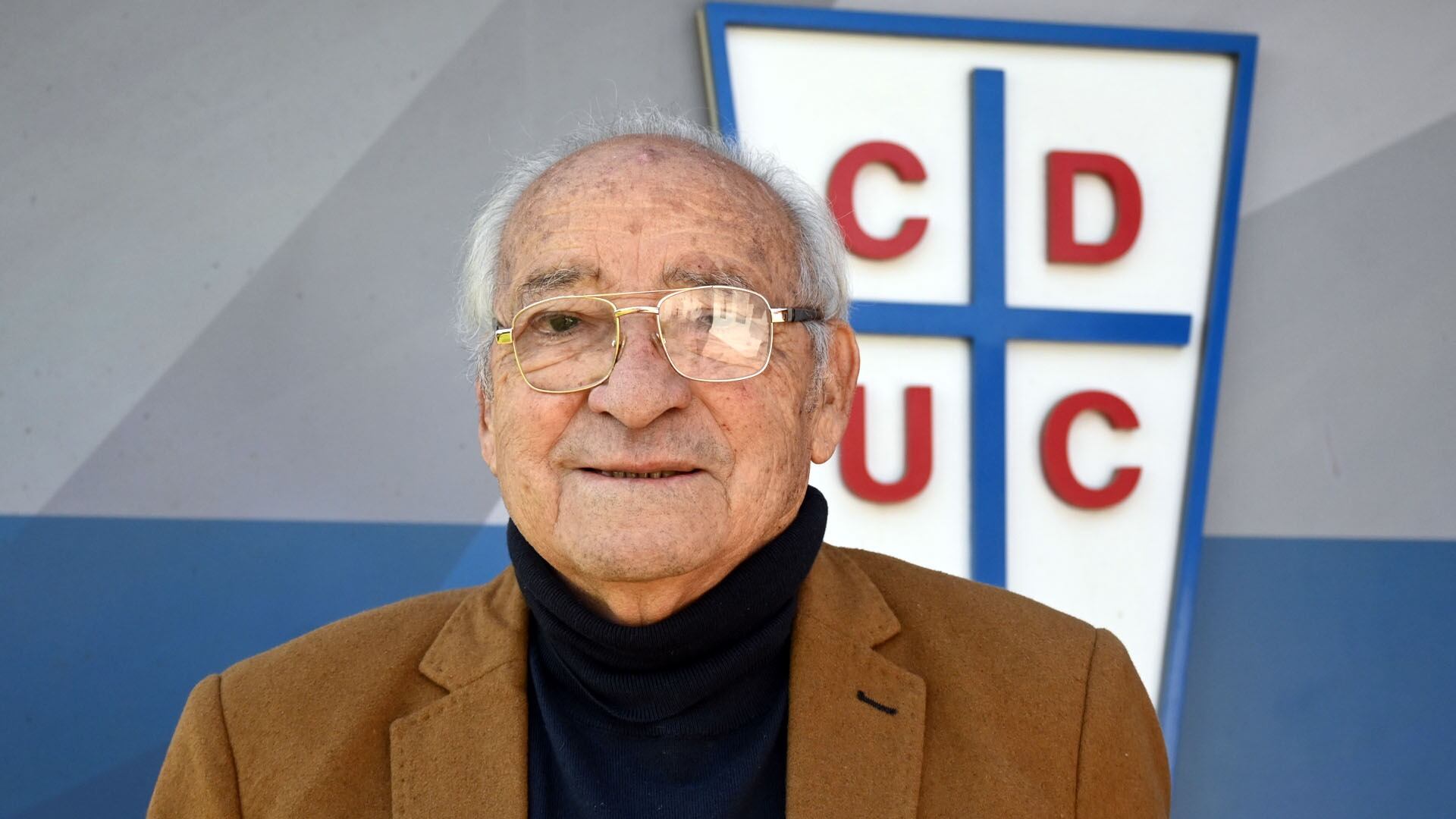 Universidad Católica homenajea a Alfonso Garcés, histórico captador que se despide del club: "Su nombre quedará inmortalizado"