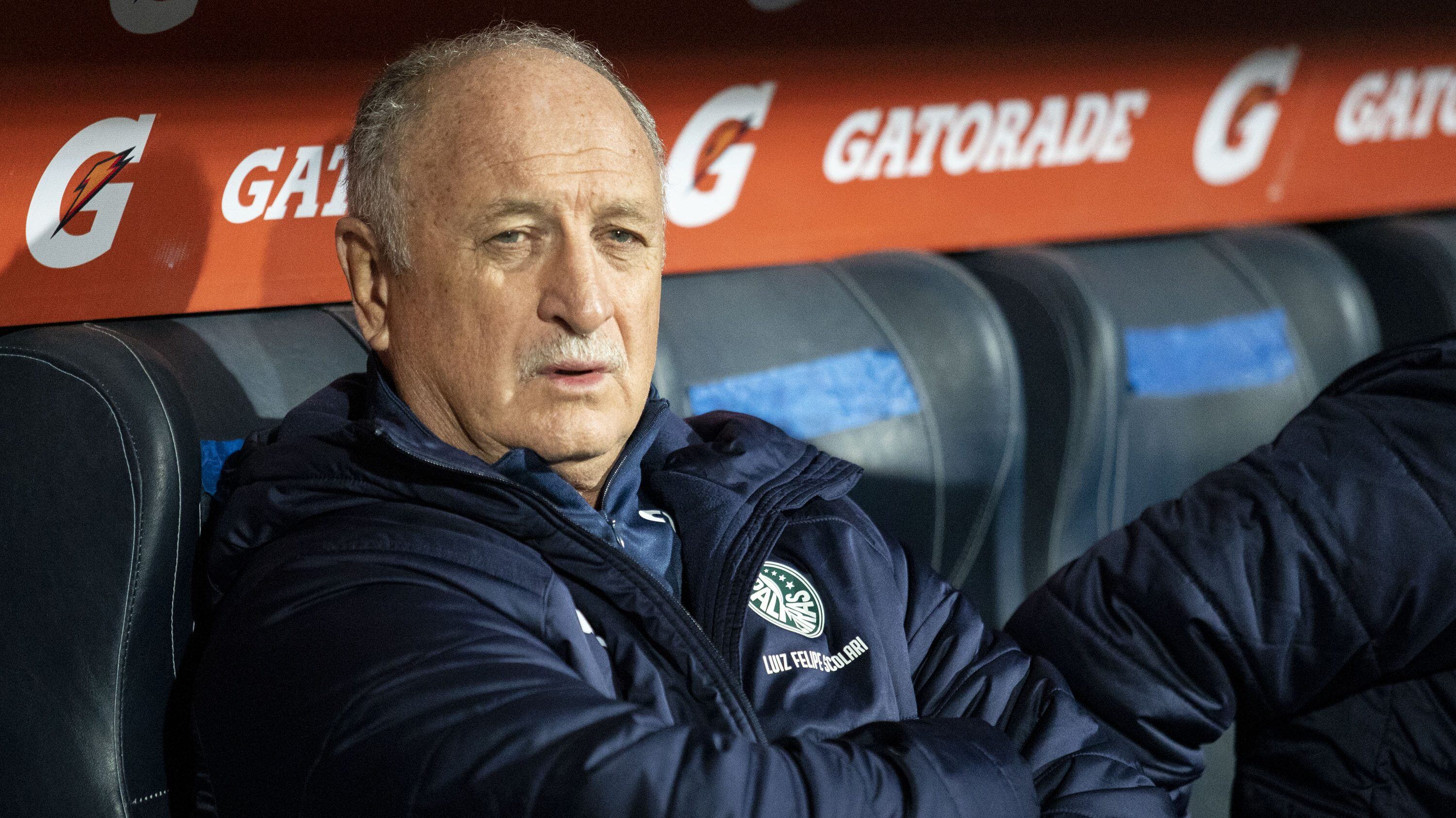 MENDOZA, ARGENTINA - JULY 23: Luiz Felipe Scolari head coach of Palmeiras during a round of sixteen first leg match between Godoy Cruz and Palmeiras as part of Copa CONMEBOL Libertadores 2019 at Estadio Malvinas Argentinas on July 23, 2019 in Mendoza, Argentina. (Photo by Alexis Lloret/Getty Images)