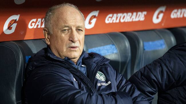MENDOZA, ARGENTINA - JULY 23: Luiz Felipe Scolari head coach of Palmeiras during a round of sixteen first leg match between Godoy Cruz and Palmeiras as part of Copa CONMEBOL Libertadores 2019 at Estadio Malvinas Argentinas on July 23, 2019 in Mendoza, Argentina. (Photo by Alexis Lloret/Getty Images)