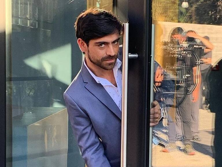 Etienne Bobenrieth como Santiago García en #PobreNovio